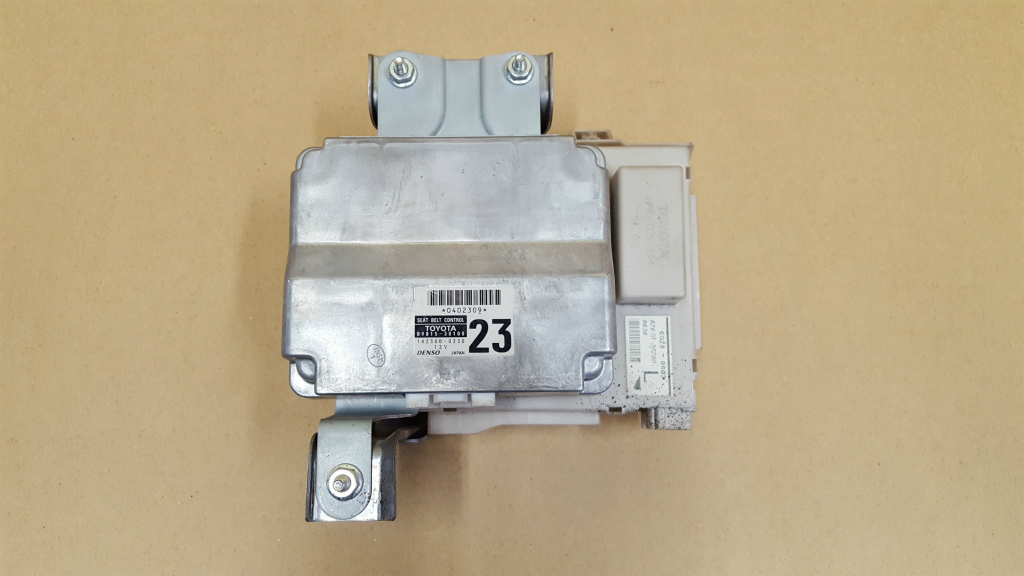 GRS180 18 クラウン ジャンクションブロック ヒューズボックス 82670-30280 89815-30100 シートベルト コントロール コンピューター拍卖