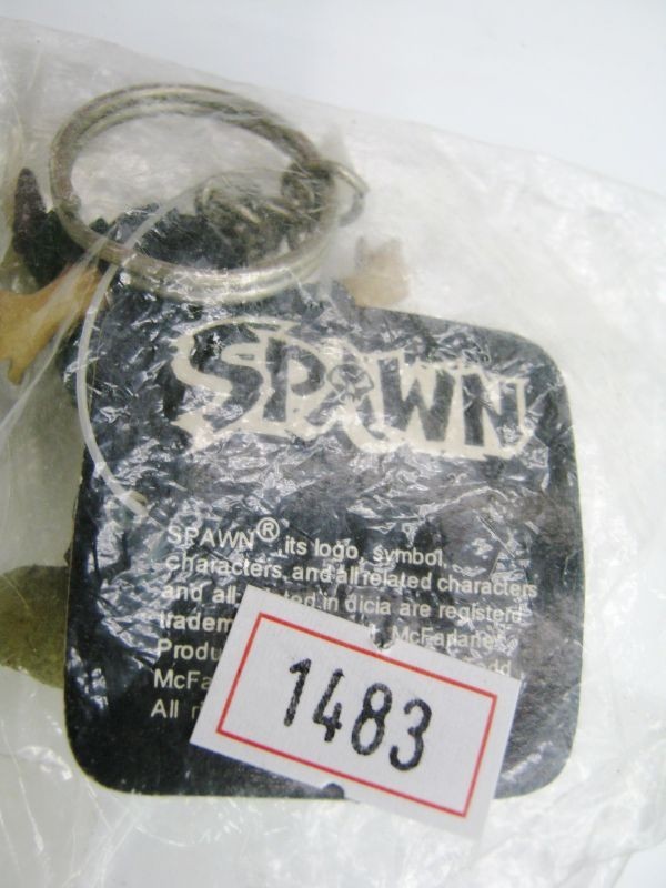 非売品 限定 SPAWN 黒、青い顔のキャラクターのキーホルダー #1483拍卖
