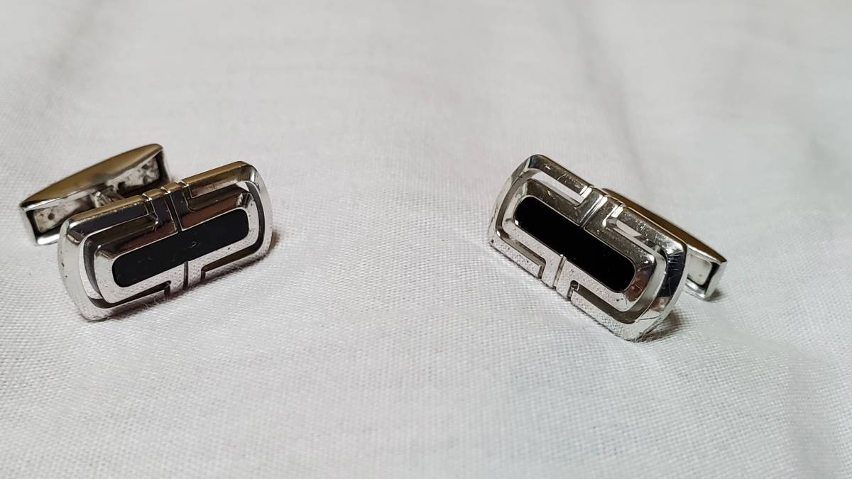 正規良 激レア ブルガリBVLGARI パレンテシ 2カラーカフス 黒×SV オープンワーク カフリンクス アイコンロゴ ラグジュアリー クロスボタン拍卖