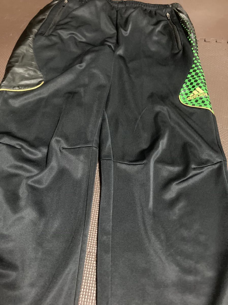 美品adidas黒ロゴゴールド(刺繍)ラインゴールド、グリーン柄入り、ストレッチパンツ サイズL拍卖