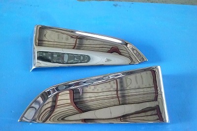 577 UD クオン(H17.1~H29.4)、パーフェクトクオン(H29.5~) 純正メッキクオータガーニッシュLR 79210-0Z00J拍卖