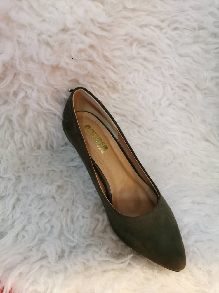 新品レディース靴◇ポインテッドトゥスエードパンプス ヒールパール入り カーキ 22.5cm 68-343拍卖
