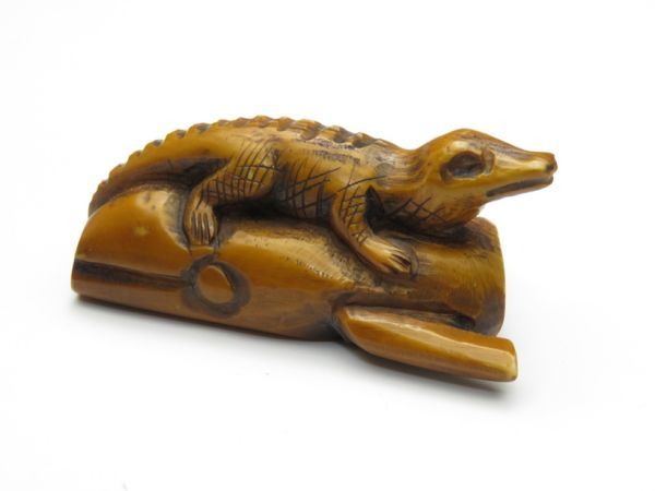 【3536】コレクション/牙 ワニ根付/検=印籠/お締め28g(初品・買取品・堤物)拍卖