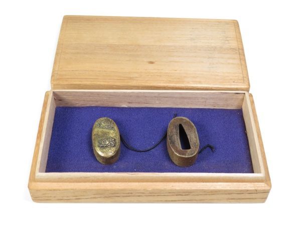 【3903】京都買取品/刀装具 オリジナル<検=甲冑・刀>赤銅 獅子 縁頭(初品・買取品・堤物)拍卖