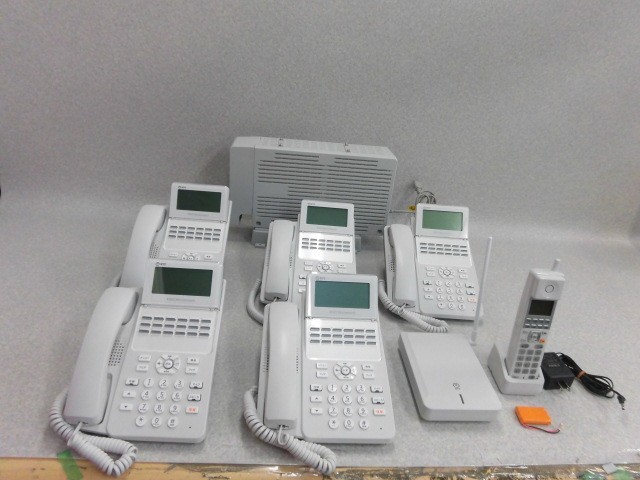 【中古】NTT αA1 セット A1-MES-(1)(10SU入)(据置付き) + A1-(18)STEL-(1)(W) x5 + A1-DECL-PSSET 【ビジネスホン 業務用 電話機 本体】拍卖