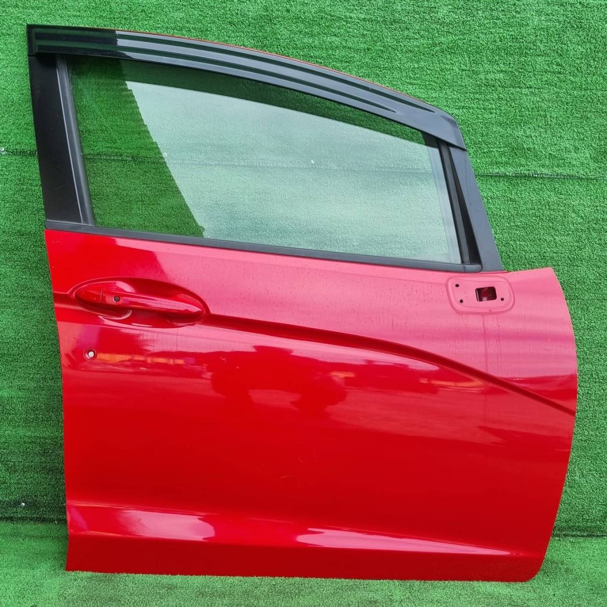 ホンダ フィット GK3 フロントドア 右 (レッド)拍卖