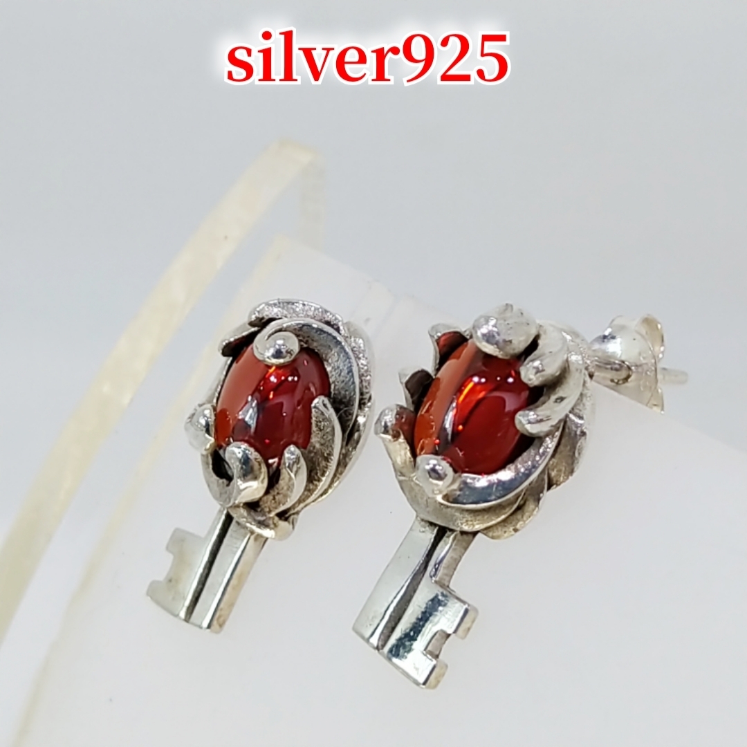 珍しいデザイン ピアス キーモチーフ レッドジルコニア シルバー925 両耳セット価格拍卖
