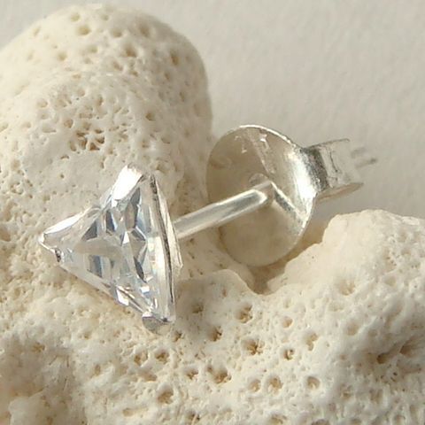 大人気!!ジルコニアピアス クリア 三角型 高さ5ミリ シルバー925 片耳~ D-4拍卖