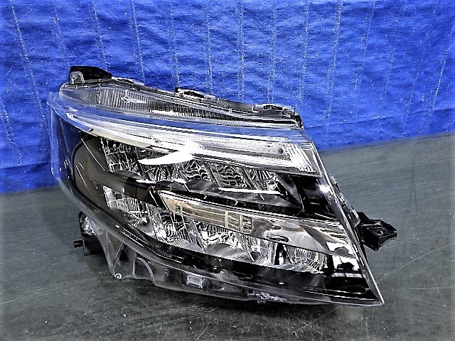 3769 ルーミー カスタム M900A M910A 後期 右ライト LED W6242 美品拍卖