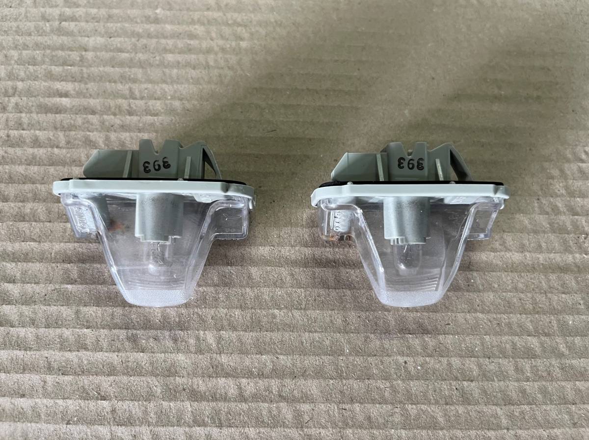 ダイハツ タント L360S 純正 ライセンスランプ ナンバー灯 リア ライト レンズ 照明【ABA-L360S タント TANTO拍卖