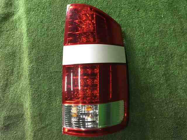 トヨタ ノア AZR60G テールランプ 右 ライト 運転席側 81550-28340拍卖