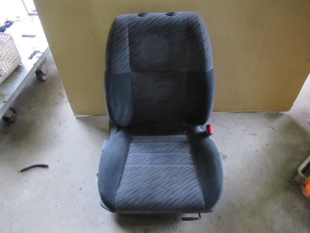 カペラ E-GV8W ドライバーシート SX F8-DE 4FT A1J GG0拍卖