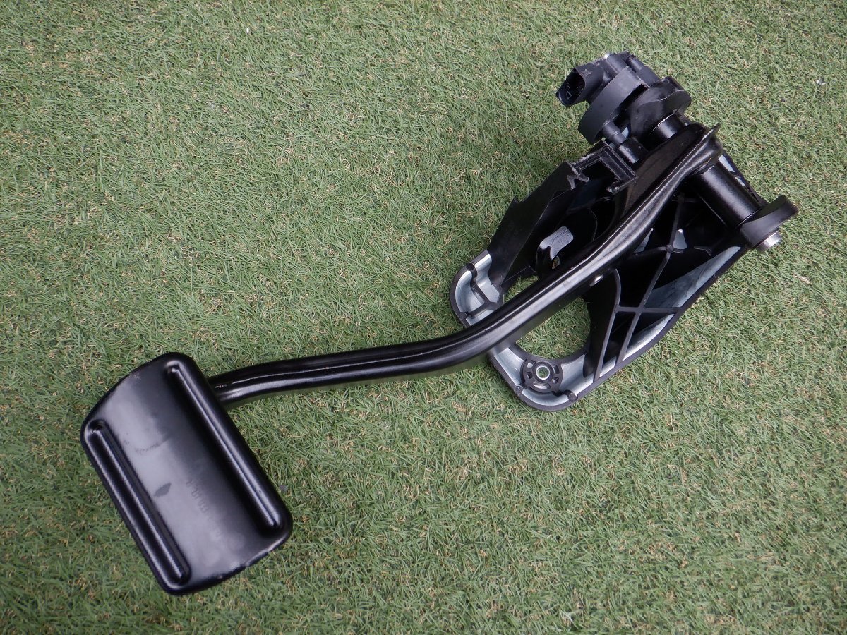 ベンツ純正 W205 Cクラス ブレーキペダル A2052900718 A2132905100 m-22-9-92拍卖