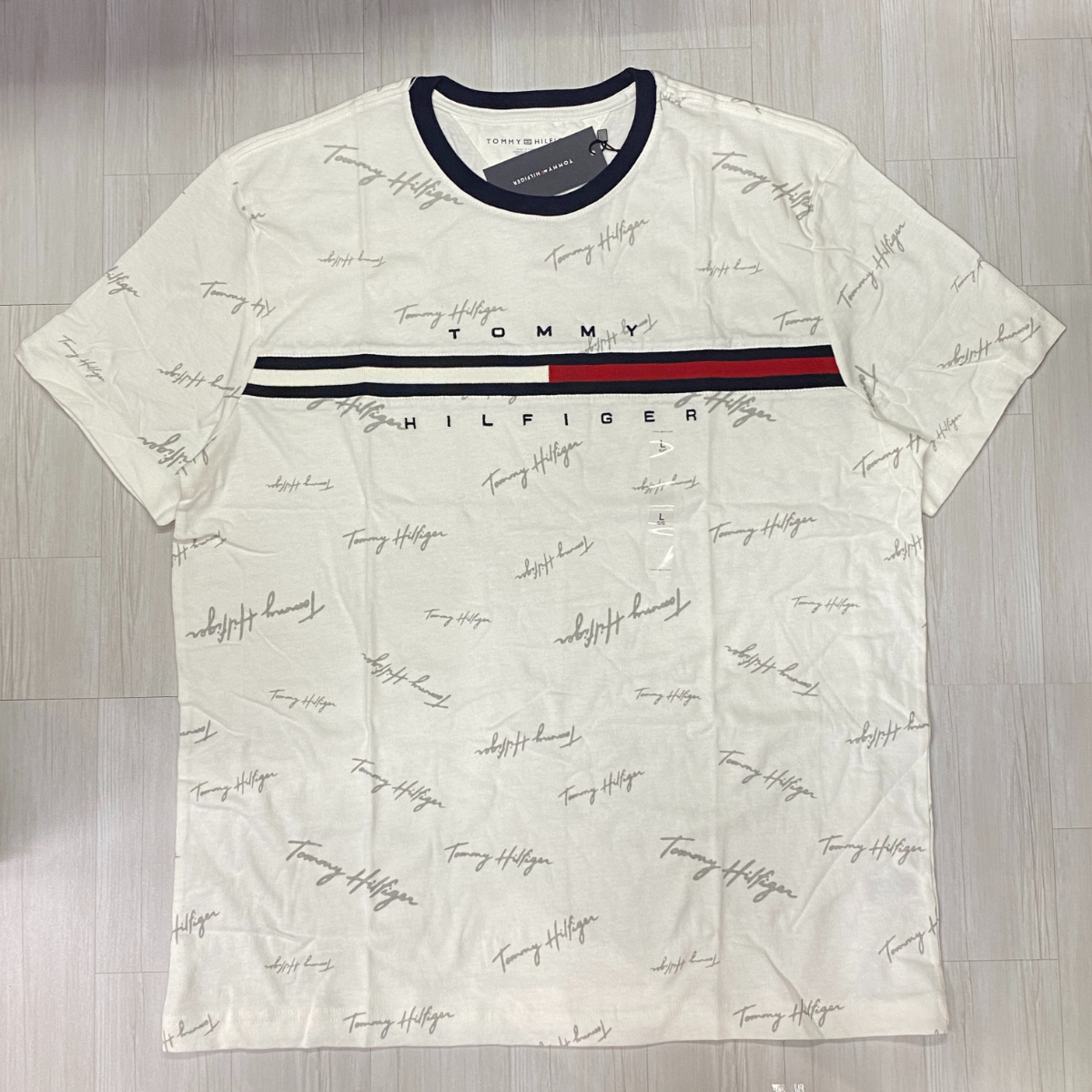 USA限定 【L】 TOMMY HILFIGER トミーヒルフィガー 総柄スクリプト SCRIPT TINO フラッグロゴテープ オーバーサイズ Tシャツ 白 (R4F-31)拍卖