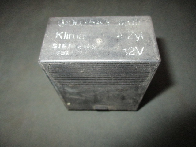 ■ベンツ W201 190E エアコン コンプレッサーリレー 中古 0025451205 部品取あり クライメーコントロール ユニット W124 W463■拍卖