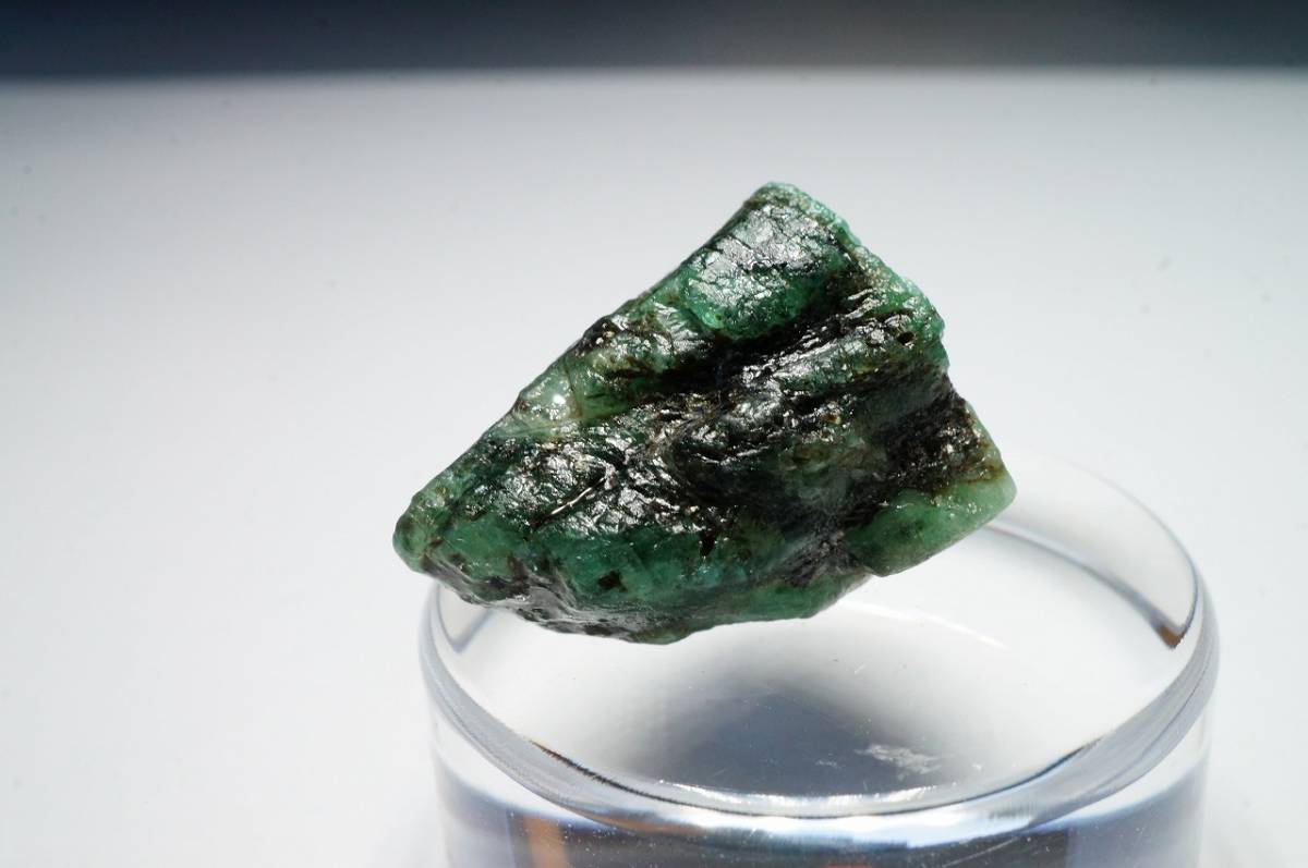 【在庫僅か!早い者勝ちです】!30年前の希少在庫!早い者勝ち!コロンビア産上質天然エメラルド原石母岩付原石23.4ct拍卖