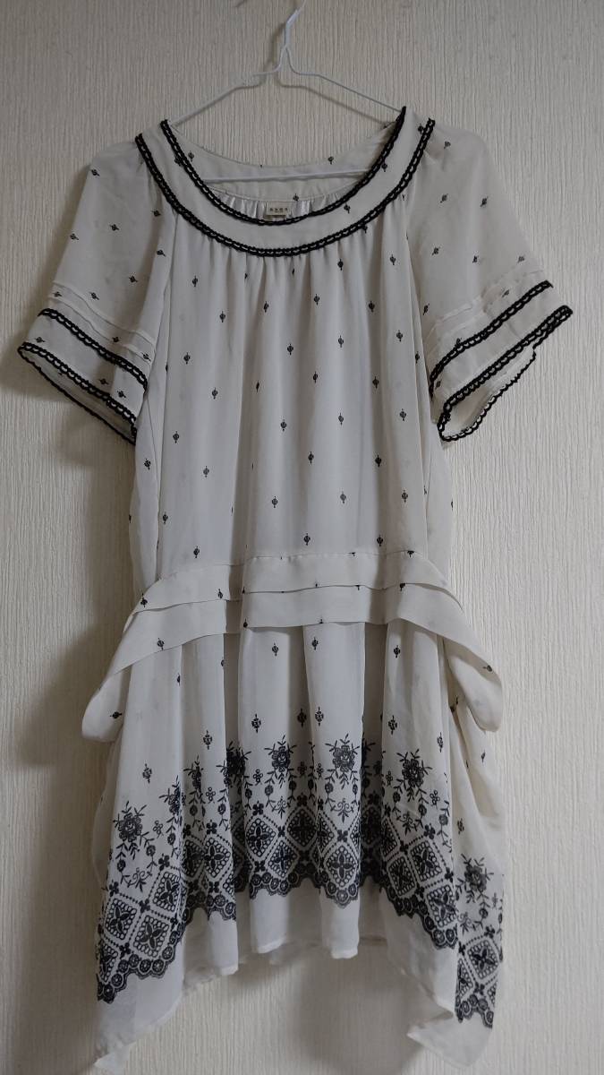 axes femme★ベージュシフォン黒花柄レースワンピース★グレージュミニドレスアクシーズファム拍卖