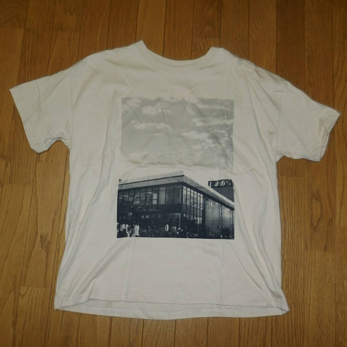 レディースMサイズ ファッションセンターしまむら お店フォトTシャツ ベージュ色 店舗 昭和拍卖
