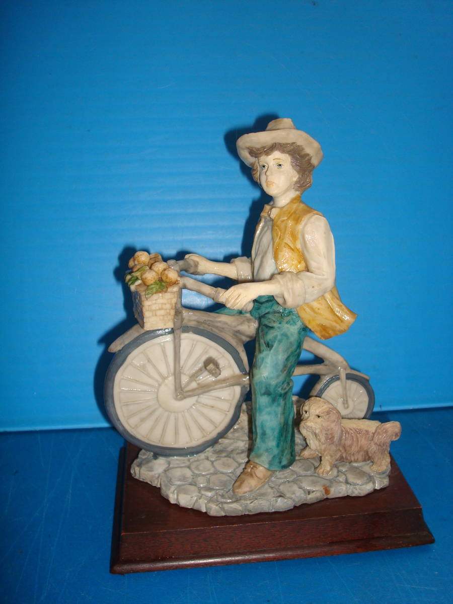 自転車に乗った少年と犬(陶器製) TN7拍卖