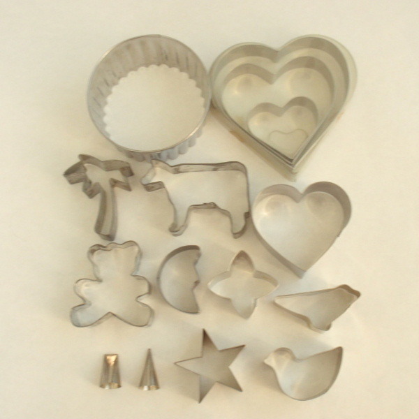 ビスケット 抜き型とクリーム絞り出し金口2個 色々まとめて 焼き菓子用など ディスプレーオブジェや撮影小物にも拍卖