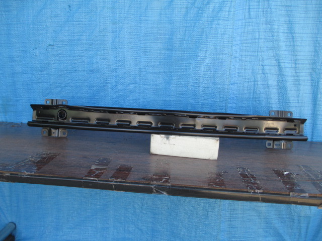 ☆AW8 アウディ Q2 81A リア ホースメント 81A807309A拍卖