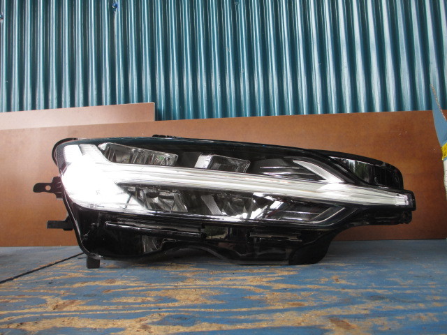 AW106 ボルボ XC60 ヘッドライト 右拍卖
