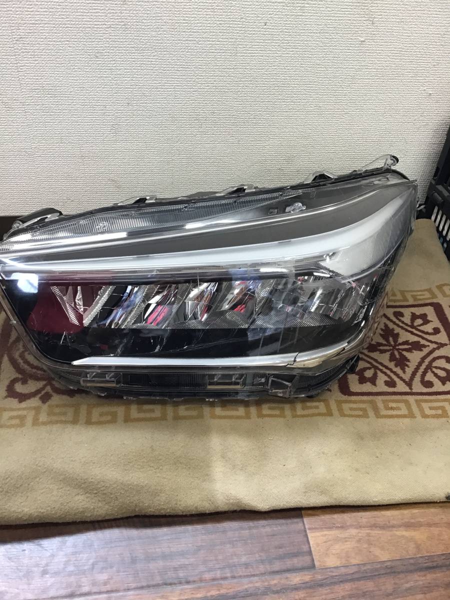 5AA-A202A トヨタ ライズ 左ヘッドライト 81150-B1441拍卖