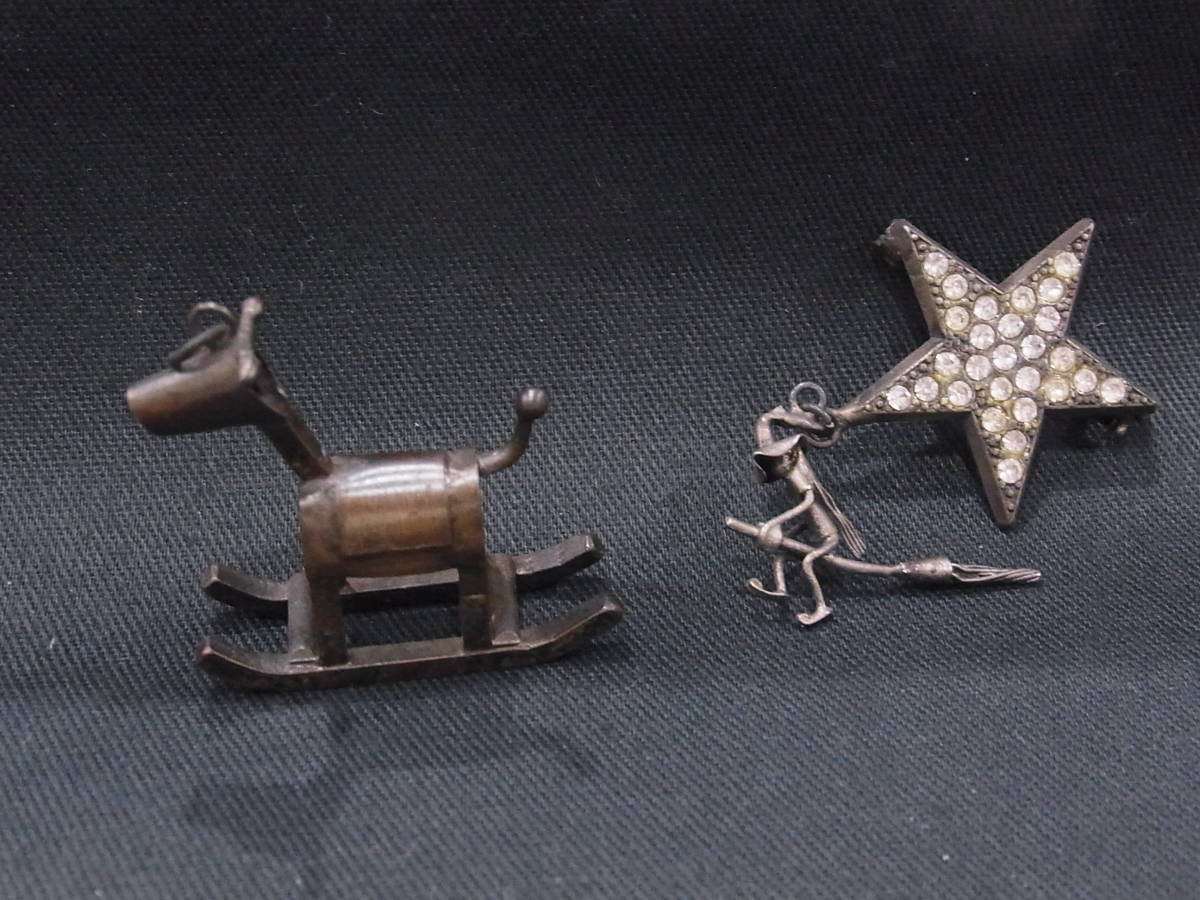 レア アンティーク調 木馬/ペンダントトップ 魔女と星/ピンバッジ ブロンズ 2個セット拍卖