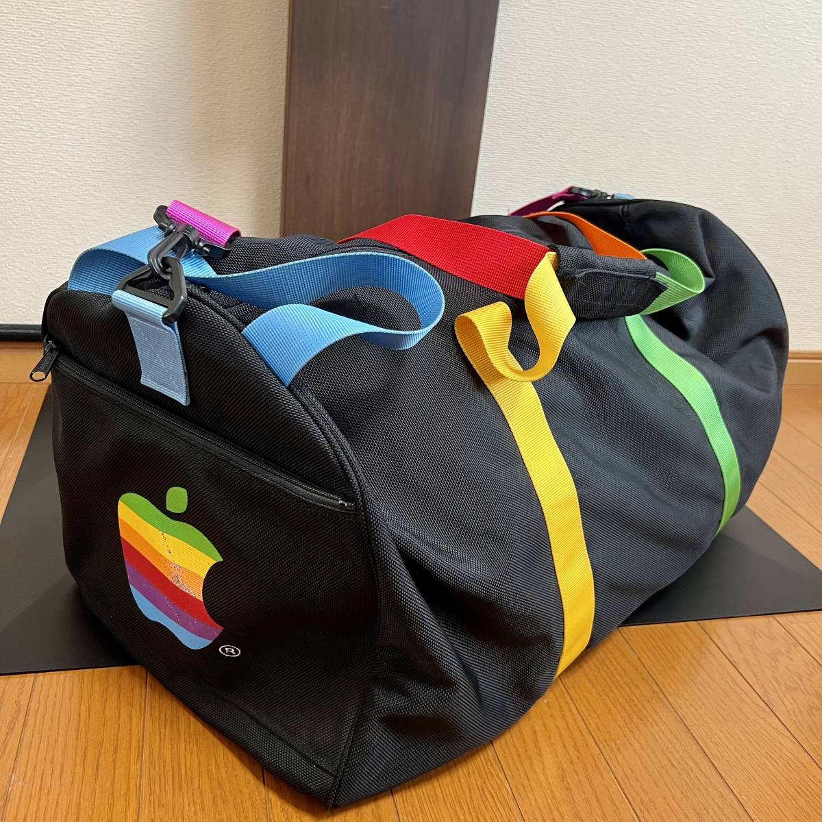 レア 大型 Apple Computer Performa ボストンバッグ アップル コンピューター レインボー ロゴ 非売品 ノベルティー Think Different 販促拍卖
