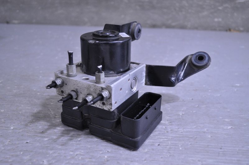 プレマシー 20CS 前期(CWEFW) 純正 Ate 破損無 取付OK 動作保証 ABSアクチュエーター 7N61-2M110-AA K063174拍卖