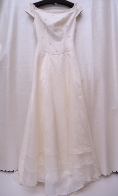【KCM】wed-1★中古美品★オフショルダー ウエディングドレス トレーン取り外し可 アイボリー系 白 S相当 ウエスト60 着丈160拍卖