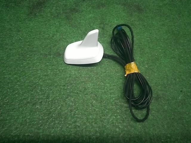 ☆H19年 アウディ TT クーペ2.0TFSI 8JBWA シャークアンテナ LY9C 8J8.035.503.F Y9C拍卖