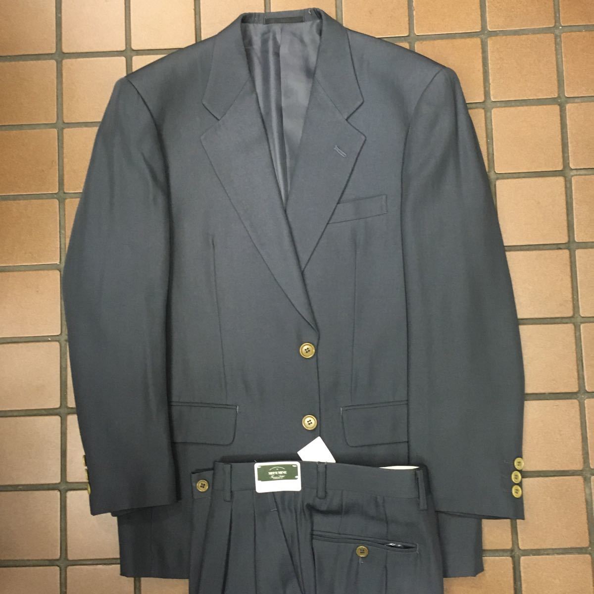 新品 未使用 激安 タグ付き MITSUMINE 高級シングルスーツ 上下セット サイズA4 ダークグレー ノーベンツ 超しっとり生地 訳あり拍卖