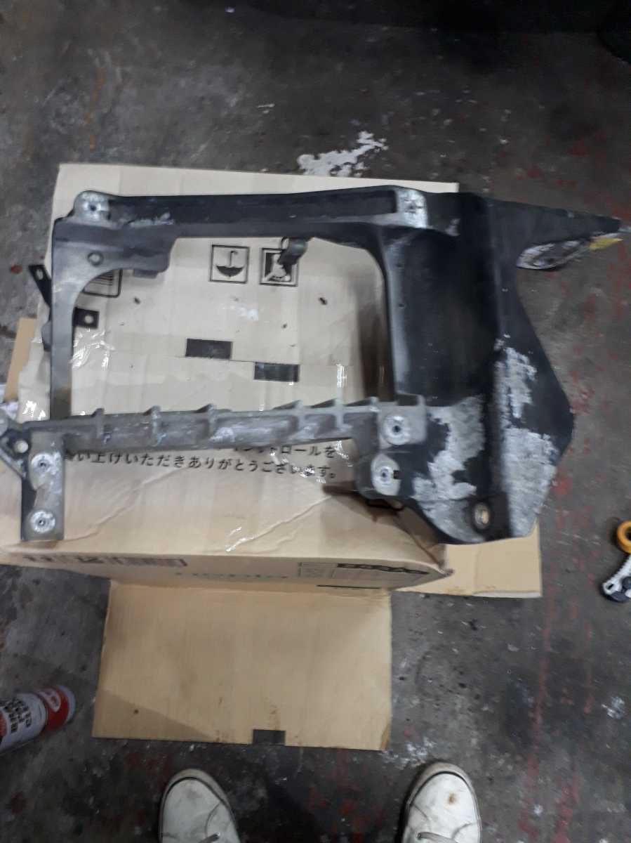 平成26年式 三菱 ふそう フソー スーパー グレート ヘッドライトステイ 右拍卖