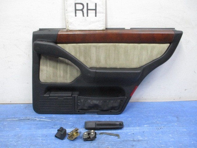 ランチアテーマ 3.0 V6 LS E-A834F6 リア右ドアトリム 左ハンドル車 *個人宅配送不可*拍卖