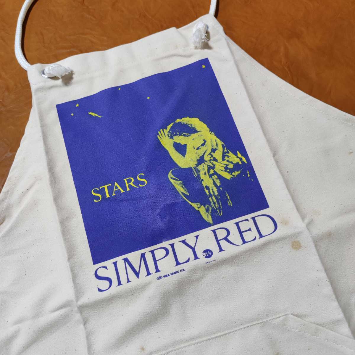SIMPLY RED シンプリー・レッド STARS ジャケット プリント入り 日本 販促用 エプロン 未使用品 生成 シミあり拍卖