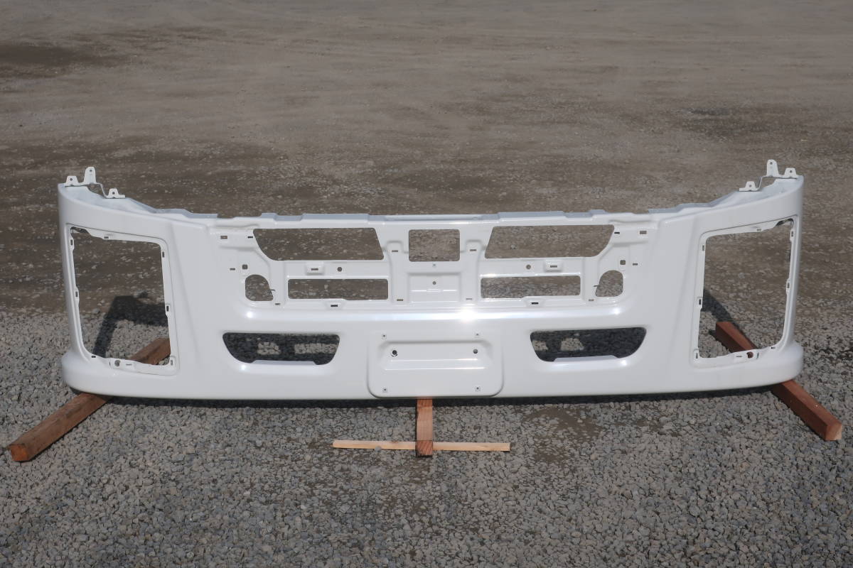 R2 ISUZU GIGA いすゞ ギガ 大型 10t 4軸低床 純正 フロントバンパー / 白 / 新車外し! NO10拍卖