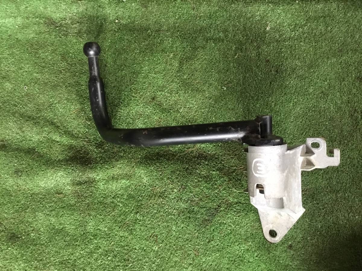 ③ 0'7 エルフ 運転席側 (R) ミラー ステー CB 22922 即日発送可 ヤフオク イスズ 100s拍卖