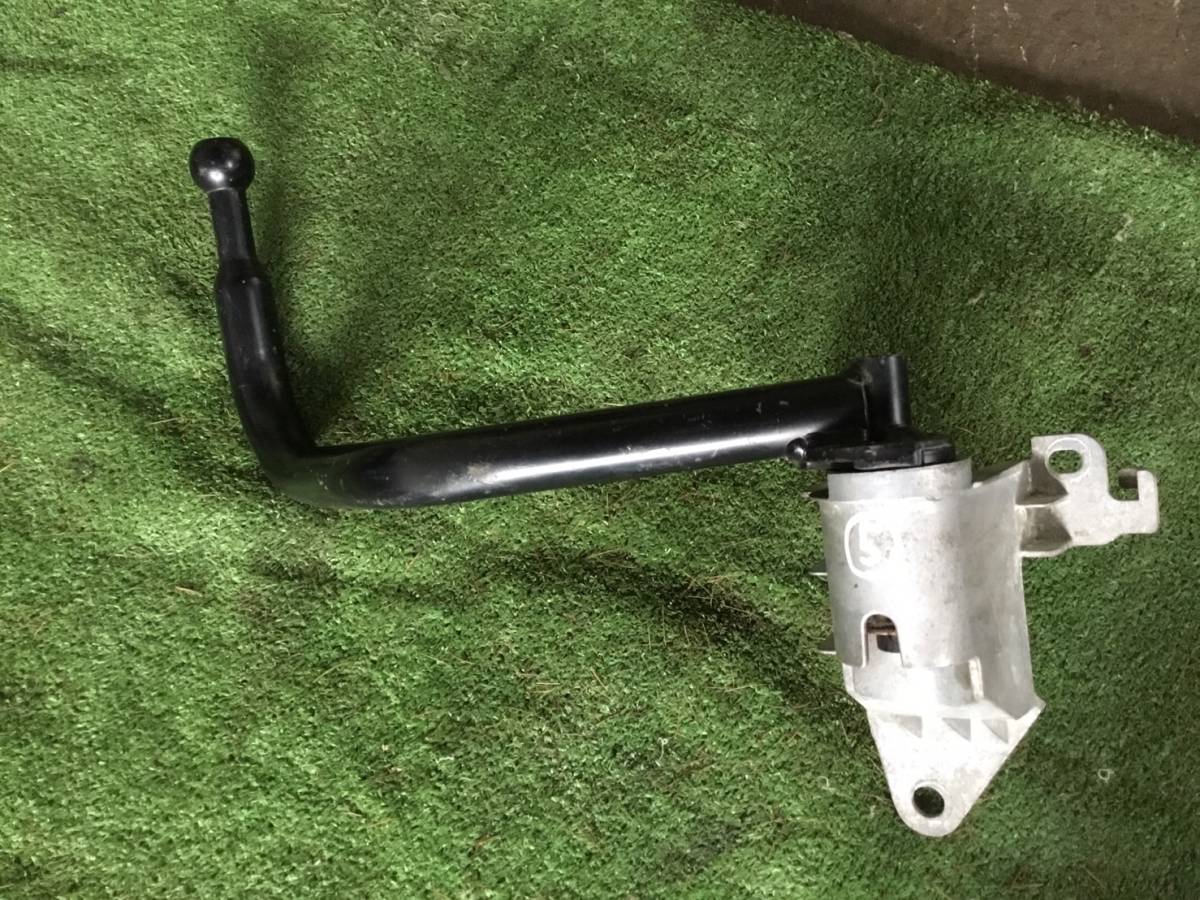 ⑤ 0'7 エルフ 運転席側 (R) ミラー ステー CB 22922 即日発送可 ヤフオク イスズ 100s拍卖
