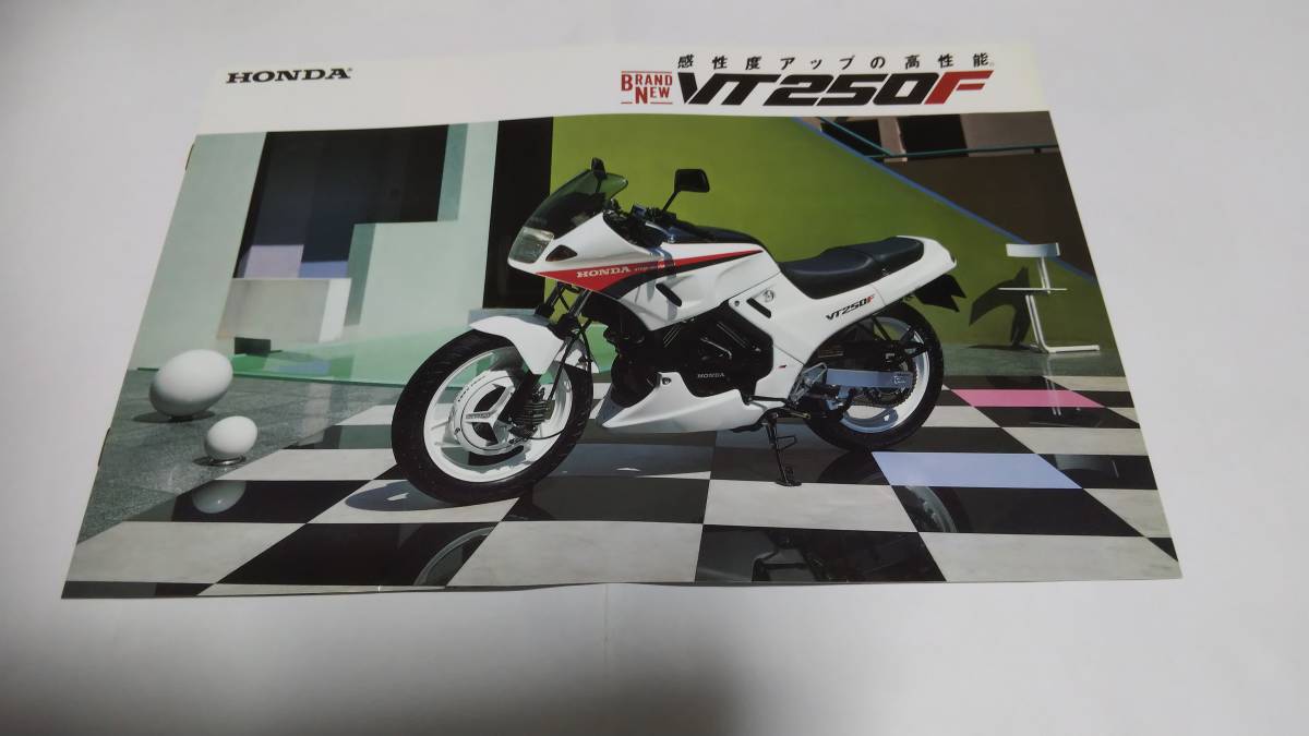 1986年4月 販売のホンダVT250Fのカタログです。拍卖