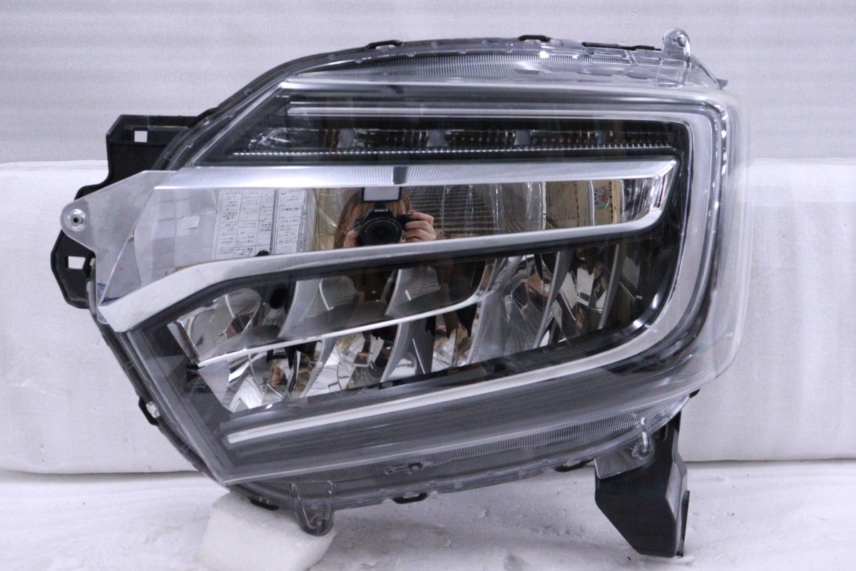 29-1860★美品★LED JF3 N-BOXカスタム★左ヘッドライト STANLEY W3106 打刻:J ASSY ブラック 純正★ホンダ (QT)拍卖