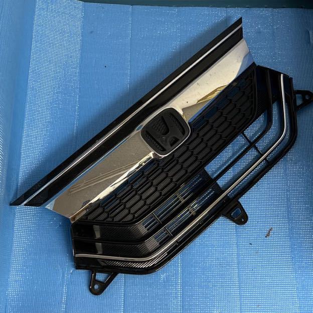 ホンダ純正 N-BOXカスタム フロントグリル 71121-TTA-J010-M1拍卖