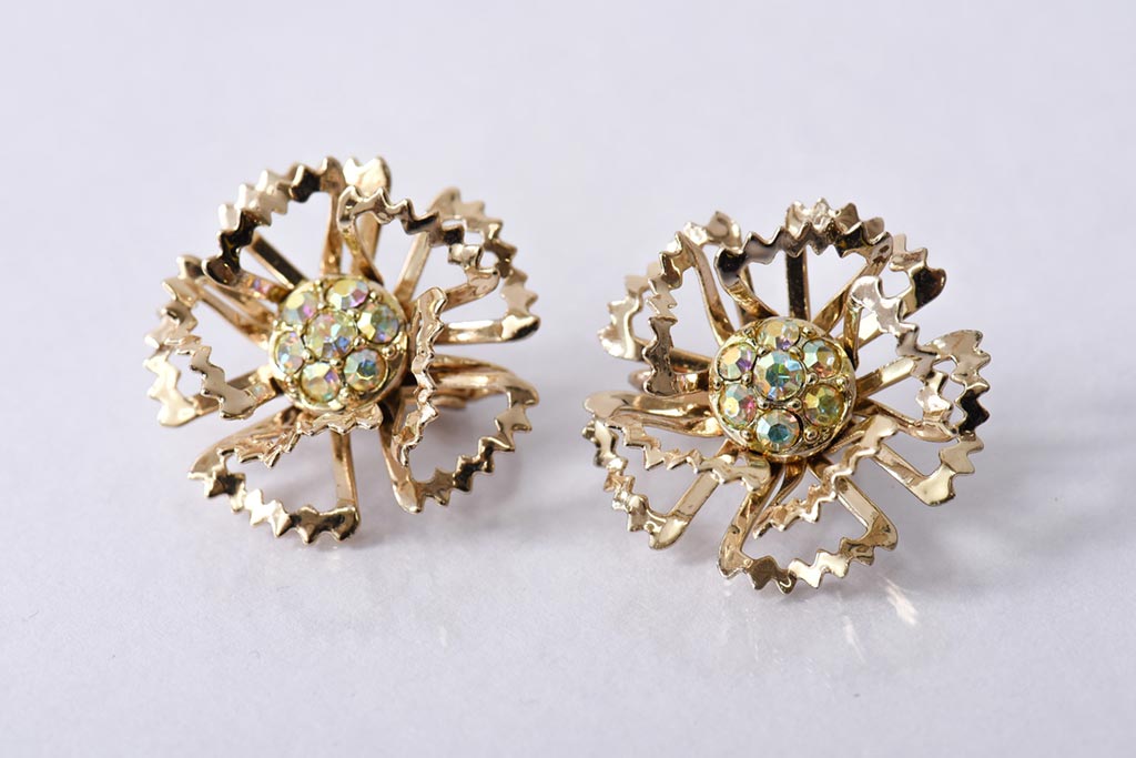 R-031808 アメリカビンテージ Sarah Coventry(サラ コベントリー) フラワーモチーフのイヤリング(アクセサリー)拍卖