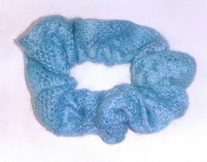 ヘアーアクセサリー シュシュ ニット地水色 おしゃれ!新品未使用 拍卖