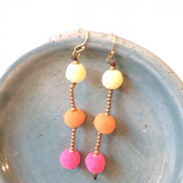 新品未使用&即決◎アジアンカラフルポンポンのピアス◎l エスニック アジアン雑貨 タイ雑貨 刺繍拍卖