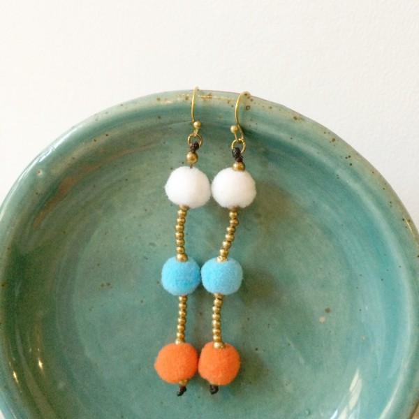 新品未使用&即決◎アジアンカラフルポンポンのピアス◎f エスニック アジアン雑貨 タイ雑貨 刺繍拍卖