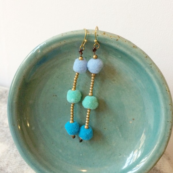 新品未使用&即決◎アジアンカラフルポンポンのピアス◎d エスニック アジアン雑貨 タイ雑貨 刺繍拍卖