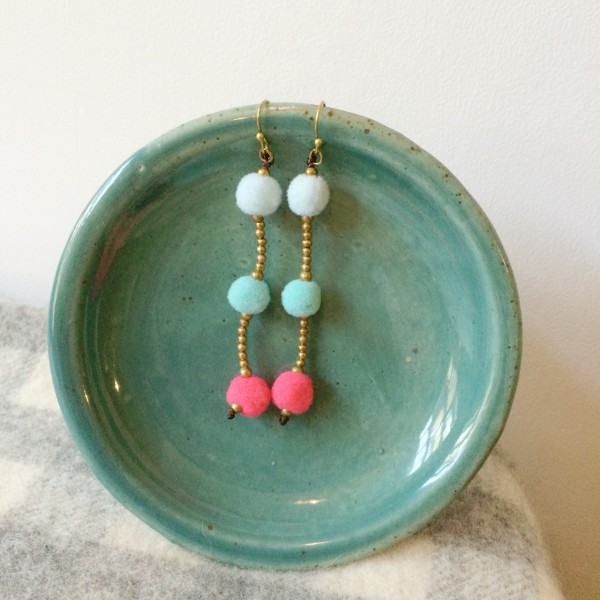 新品未使用&即決◎アジアンカラフルポンポンのピアス◎c エスニック アジアン雑貨 タイ雑貨 刺繍拍卖