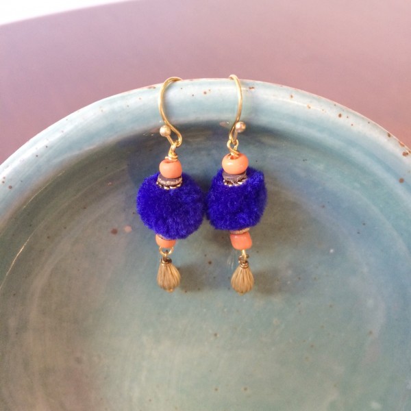 新品未使用&即決◎アジアンカラフルポンポンのピアス◎t エスニック アジアン雑貨 タイ雑貨 刺繍拍卖