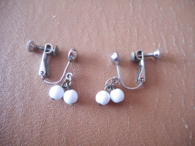 ★美品★白の珠が付いたイヤリング アクセサリー拍卖